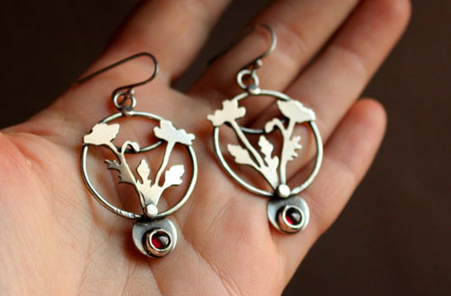 Wild poppy, flower earrings in sterling silver and garnet