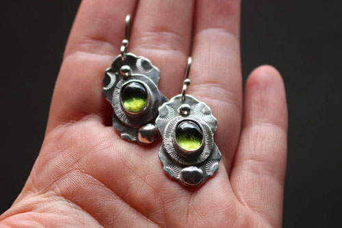 Woods under the stars, moon rays earrings in silver and peridot