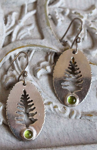 Xylia, tree from the forest earrings in sterling silver and peridot