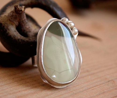 Yanagi, meditative pond ring in silver and Willow Creek jasper