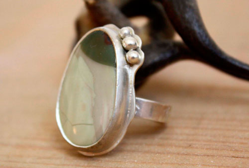 Yanagi, meditative pond ring in silver and Willow Creek jasper