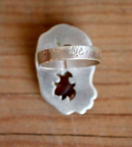 Yanagi, meditative pond ring in silver and Willow Creek jasper