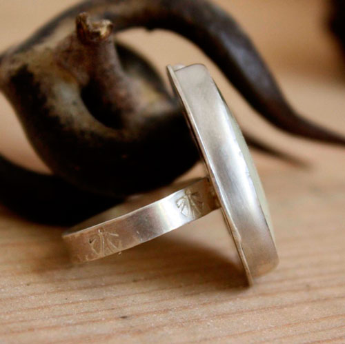 Yanagi, meditative pond ring in silver and Willow Creek jasper