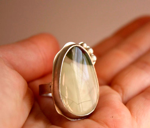 Yanagi, meditative pond ring in silver and Willow Creek jasper