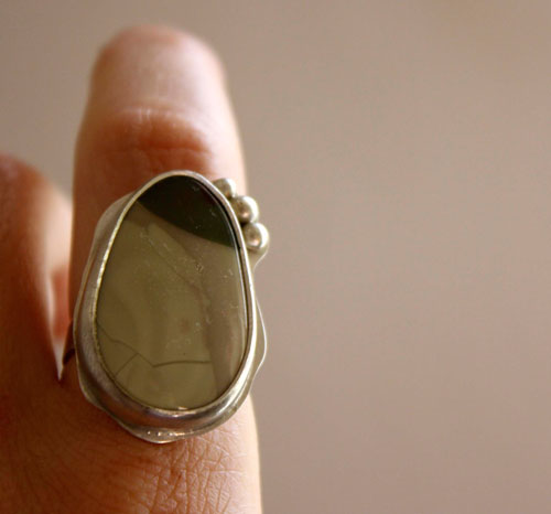 Yanagi, meditative pond ring in silver and Willow Creek jasper