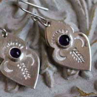 Yuma, Native American arrowhead earrings in silver and amethyst
