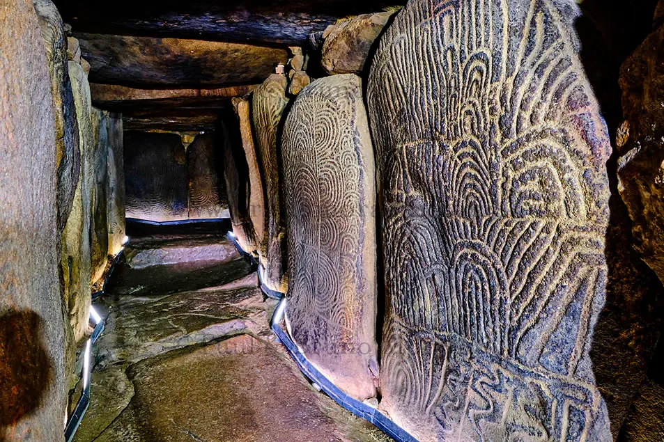 Corridor of the Cairn of Gavrinis whose walls are covered with patterns such as spirals.