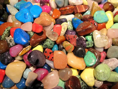 Color symbolism of natural stones used in jewelry