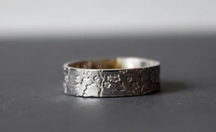 Japanese misao ring, engraved with cherry blossom branches
