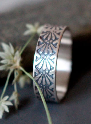 dahlia engraved ring