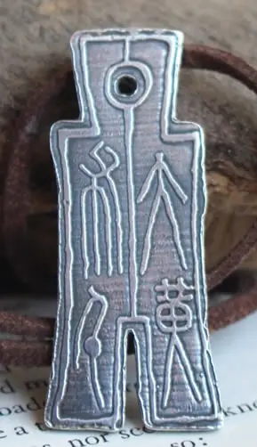 Huò bù necklace inspired by a coin from the Xin dynasty of China