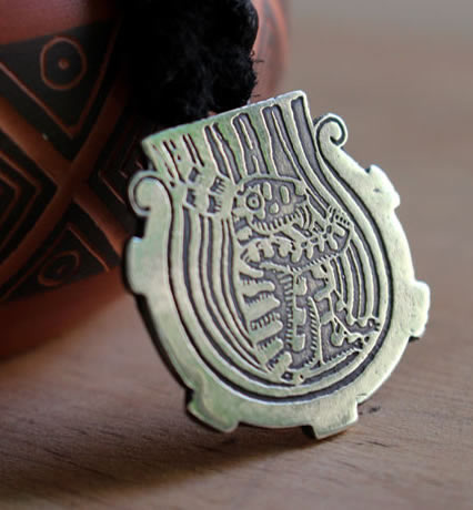 Necklace the rabbit on the moon which takes up an Aztec drawing of the goddess Metztli