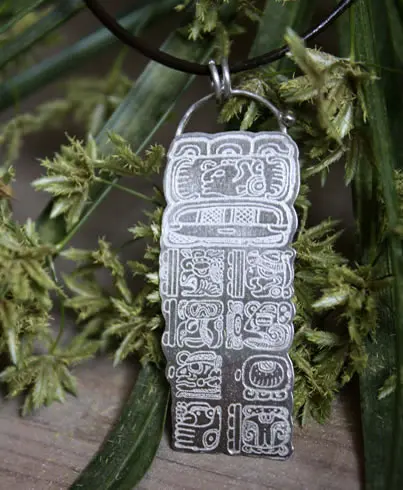 Pendant with the Maya calendar showing a date calculated with the long count