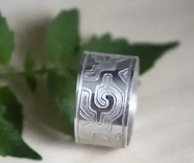 Ga Yixe Mexican ring with a curvaceous Mexican Greek design