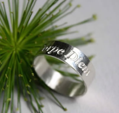 Ring engraved with the famous Carpe Diem quote