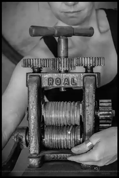 Production of a silver wire in a rolling mill