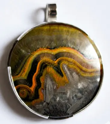 History, legends and beliefs about bumblebee jasper