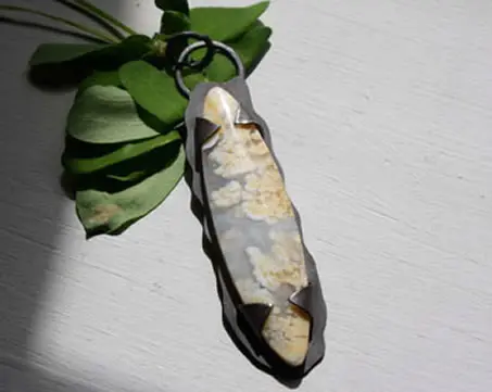 Graveyard Point Plume agate, history and healing properties