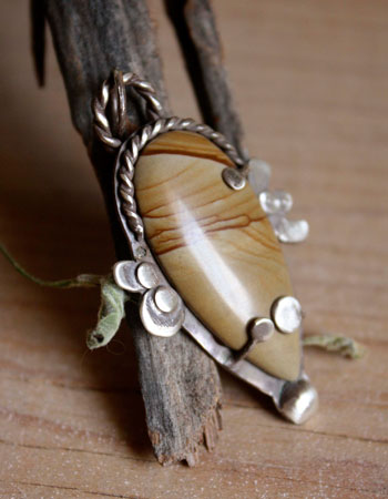 picture agate, history and healing stone properties