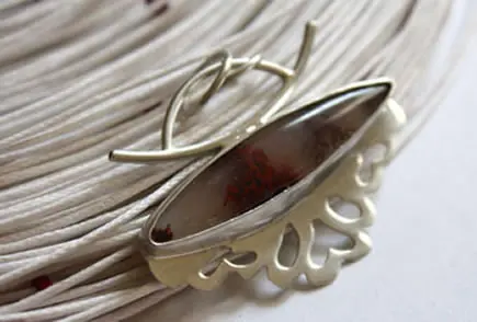 Pigeon blood agate, history and healing properties
