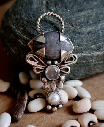 History and healing properties of rhodonite