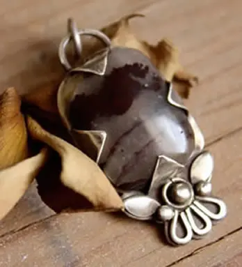 Symbolism and properties of Silver color Stones