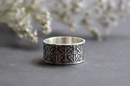 Lily ring